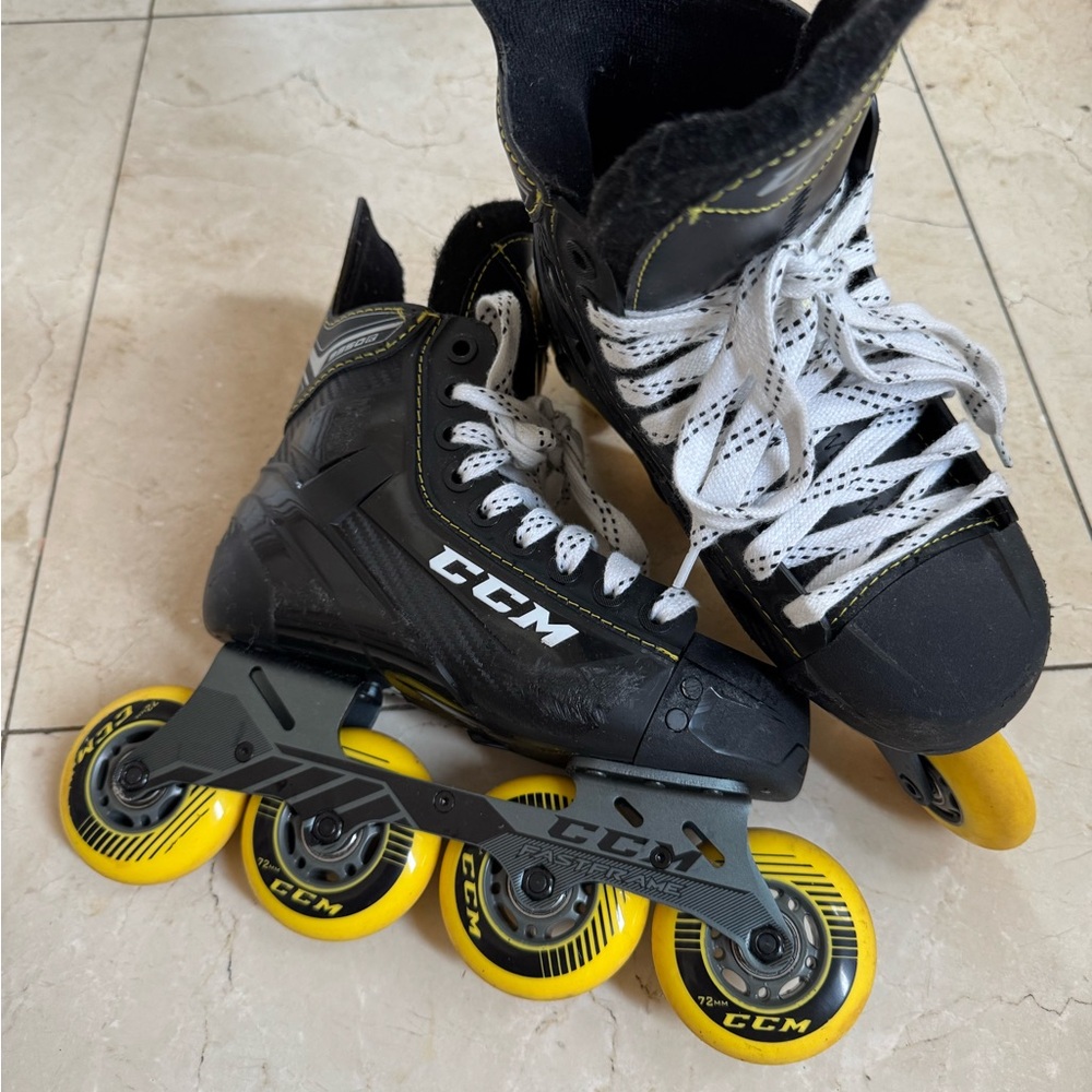 CCM super tacks 9350r roller skates size 2